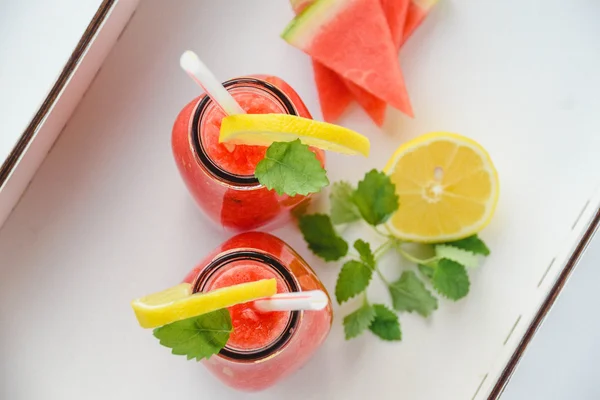 Cocktail all'anguria con menta e limone — Foto Stock