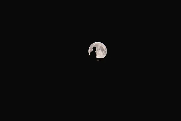Homem no fundo da lua — Fotografia de Stock