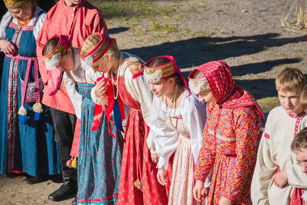 Vestido nacional ruso Imágenes de stock libres de derechos