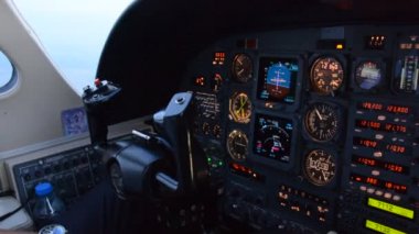 Bir uçak kokpit, uçak Instruments pilot