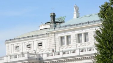 Viyana, Avusturya - 27 Ağustos 2015: Mimarlık, insan ve anıtlar şehir Viyana