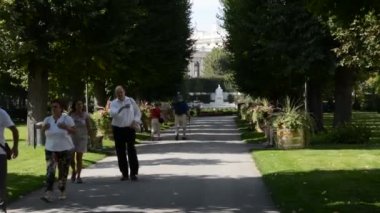 Viyana, Avusturya - 27 Ağustos 2015: Mimarlık, insan ve anıtlar şehir Viyana