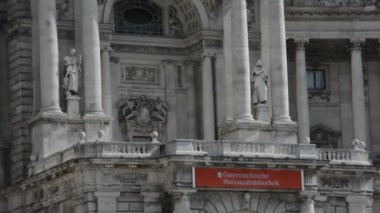 Viyana, Avusturya - 27 Ağustos 2015: Mimarlık, insan ve anıtlar şehir Viyana