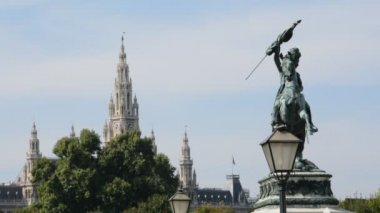 Viyana, Avusturya - 27 Ağustos 2015: Mimarlık, insan ve anıtlar şehir Viyana