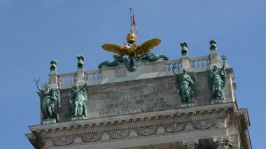 Viyana, Avusturya - 27 Ağustos 2015: Mimarlık, insan ve anıtlar şehir Viyana
