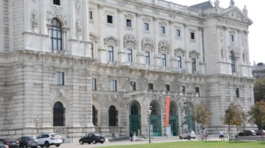 Viyana, Avusturya - 27 Ağustos 2015: Mimarlık, insan ve anıtlar şehir Viyana