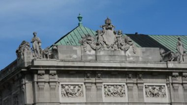 Viyana, Avusturya - 27 Ağustos 2015: Mimarlık, insan ve anıtlar şehir Viyana