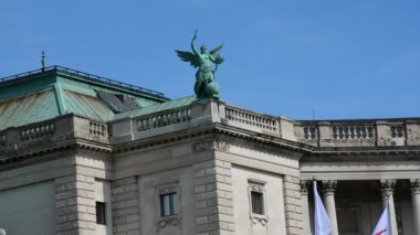 Viyana, Avusturya - 27 Ağustos 2015: Mimarlık, insan ve anıtlar şehir Viyana