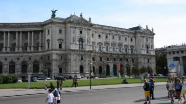 Viyana, Avusturya - 27 Ağustos 2015: Mimarlık, insan ve anıtlar şehir Viyana