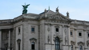 Viyana, Avusturya - 27 Ağustos 2015: Mimarlık, insan ve anıtlar şehir Viyana