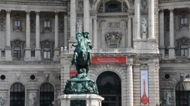 Viyana, Avusturya - 27 Ağustos 2015: Mimarlık, insan ve anıtlar şehir Viyana