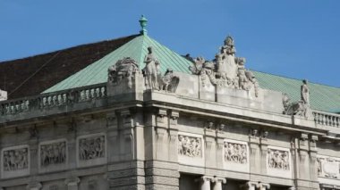 Viyana, Avusturya - 27 Ağustos 2015: Mimarlık, insan ve anıtlar şehir Viyana