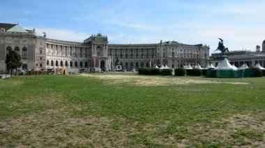 Viyana, Avusturya - 27 Ağustos 2015: Mimarlık, insan ve anıtlar şehir Viyana