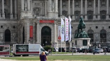 Viyana, Avusturya - 27 Ağustos 2015: Mimarlık, insan ve anıtlar şehir Viyana