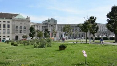 Viyana, Avusturya - 27 Ağustos 2015: Mimarlık, insan ve Viyana kenti anıtları