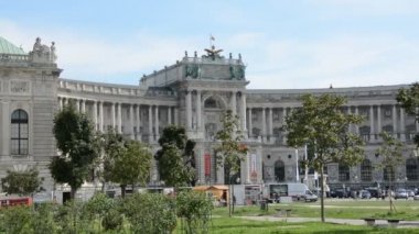 Viyana, Avusturya - 27 Ağustos 2015: Mimarlık, insan ve Viyana kenti anıtları