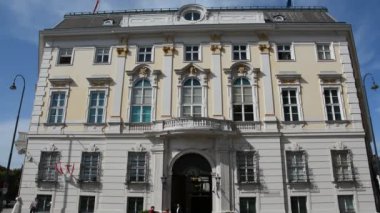 Viyana, Avusturya - 27 Ağustos 2015: Mimarlık, insan ve Viyana kenti anıtları