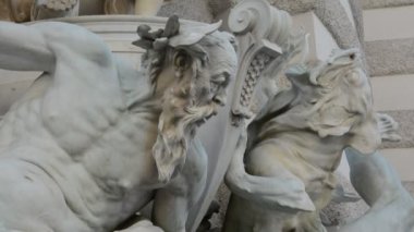 Viyana, Avusturya - 27 Ağustos 2015: Mimarlık, insan ve anıtlar şehir Viyana