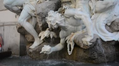 Viyana, Avusturya - 27 Ağustos 2015: Mimarlık, insan ve anıtlar şehir Viyana