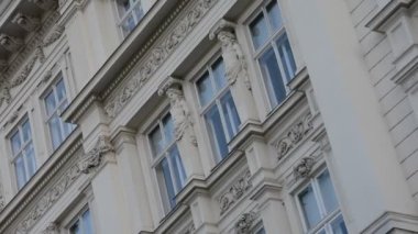 Vienna, Avusturya - 26 Ağustos 2015: Mimarlık, insan ve Viyana kenti anıtları 