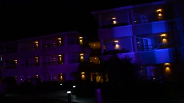 Cancun, Meksika - 24 Ağustos 2015: yangın performansı gerçekleştirmek sanatçılar