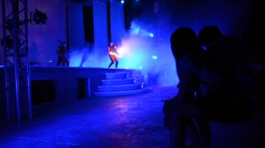 Cancun, Meksika - 24 Ağustos 2015: yangın performansı gerçekleştirmek sanatçılar