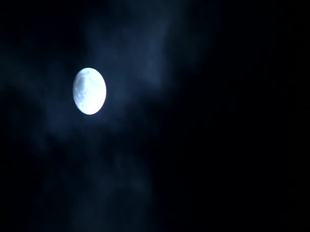 Lune pendant la nuit 
