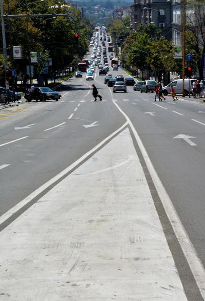 BELGRADE, SERBIA - 15 AGOSTO 2016: Veduta della strada in discesa Kneza Milosa a Belgrado — Foto Stock