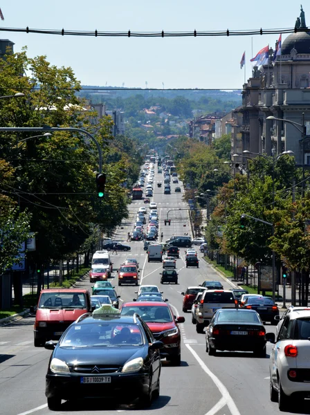 Belgrad - 15 augusti 2016: Street view downhill Road Kneza Milosa i Belgrad — Stockfoto