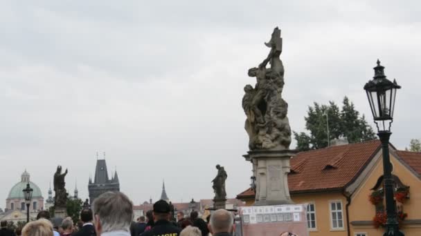 Architettura, monumenti e turisti nella città di Praga, Repubblica Ceca — Video Stock