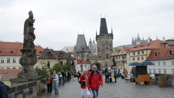 Architettura, monumenti e turisti nella città di Praga, Repubblica Ceca — Video Stock