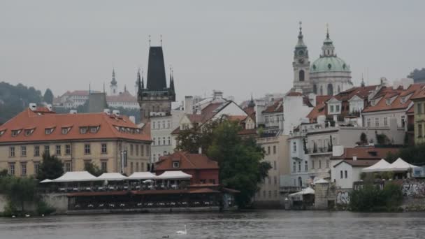 Architecture, monuments et touristes à Prague, République tchèque — Video