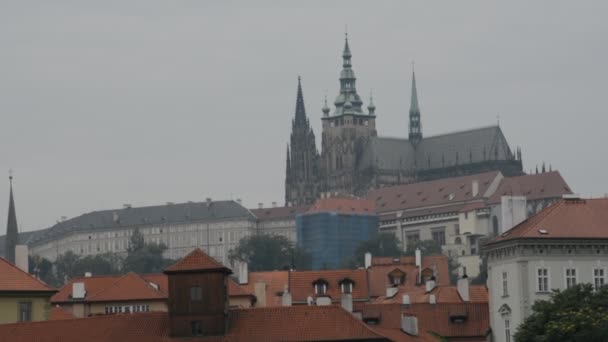 Architecture, monuments and tourists in Prague city, Czech Republic — Stock Video