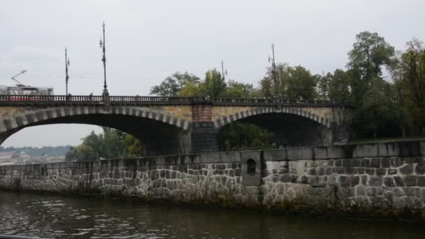 Architecture, monuments et touristes à Prague, République tchèque — Video