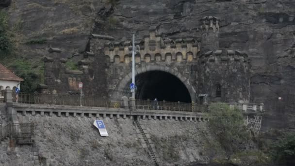 Arquitectura, monumentos y turistas en Praga, República Checa — Vídeos de Stock