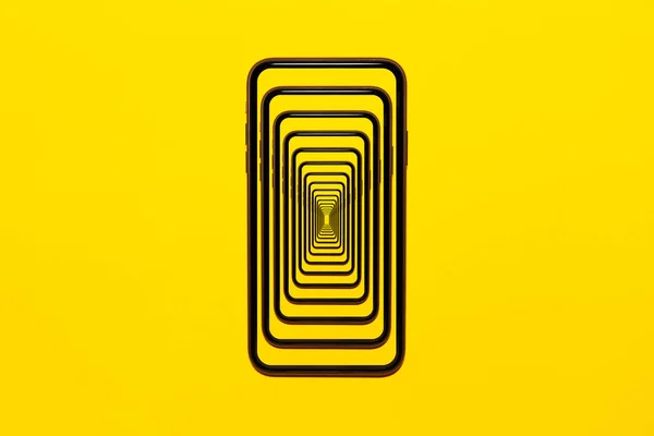 魔法の超現実的な光学的幻想 黄色の背景に隔離された近代的なスマートフォン — ストック写真