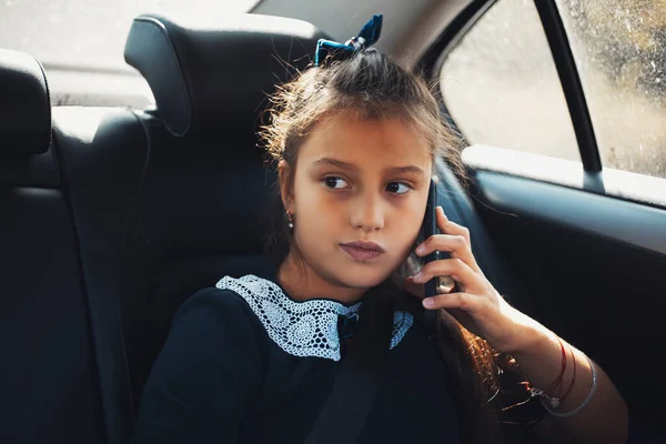 Portrait Teenage School Girl Talking Smartphone Car — Stock Photo, Image