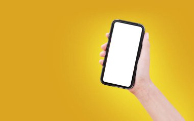 Yakın plan çekimde, arka planda fortuna altın rengi olan beyaz model akıllı telefon, 2021 eğilimi.