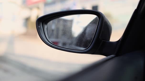 Κοντινό Πλάνο Του Πλευρικού Καθρέπτη Αυτοκινήτου Κίνηση Κλεισίματος Και Άνοιγμα — Αρχείο Βίντεο