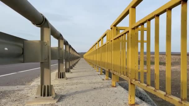 Нестійка Камера Перспективний Фон Порожнього Шляху Людей Дорожньому Мосту — стокове відео