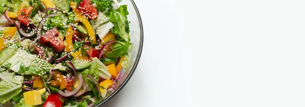 Großaufnahme Einer Glasschale Mit Veganem Salat Isoliert Auf Weißem Hintergrund — Stockfoto
