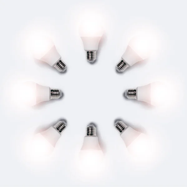 Viele Glühende Glühbirnen Form Eines Kreises Isoliert Auf Weißem Hintergrund — Stockfoto