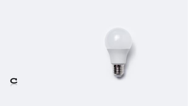 Крупный План Светящейся Лампочки Возле Текста Творческой Идеи Концепция Бизнеса — стоковое видео