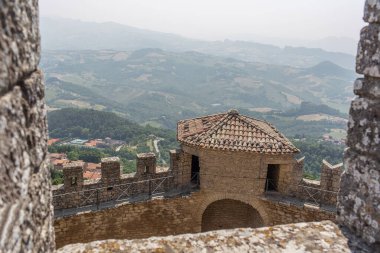 Eski kaleden tarlalara ve tepelere.