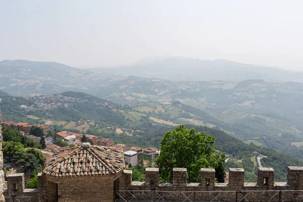 Eski kaleden tarlalara ve tepelere.