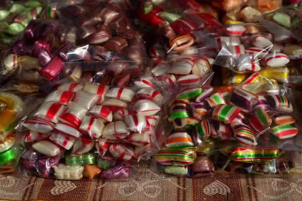 Bunte Bonbons Auf Dem Tisch Süßwarenladen — Stockfoto