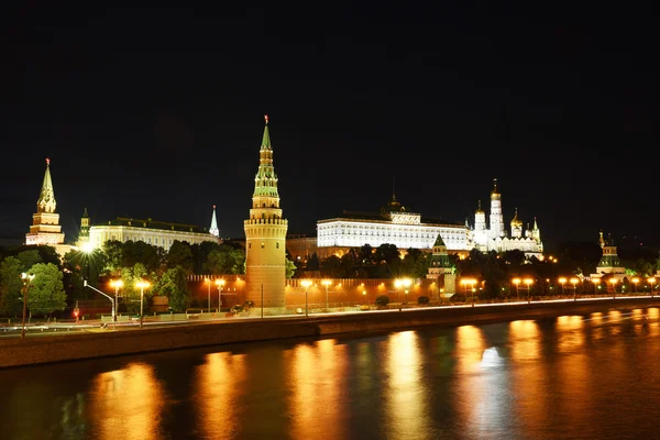 gece görünümü kremlin ve Moskova Nehri, moscow, Rusya Federasyonu.