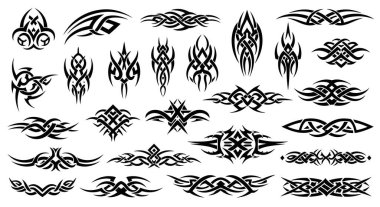 Çeşitli şekiller, kıvrımlar ve iç içe geçmiş desenler içeren bir dizi siyah kabile dövmesi. Vücut sanatı için mükemmel..