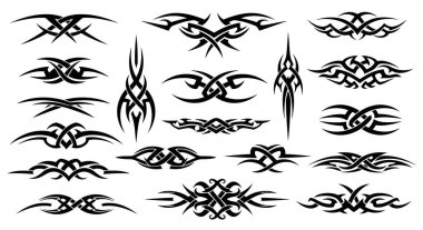 Kalın siyah çizgiler, simetrik desenler ve sivri uçlar içeren çeşitli kabile dövmeleri var. Görsel olarak çarpıcı bir koleksiyon oluşturuyorlar..