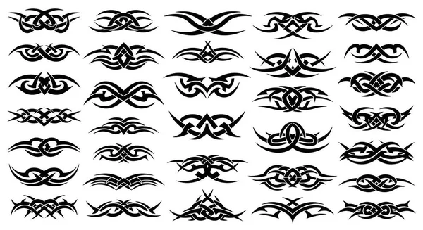 Otuz bir eşsiz siyah kabile dövmesi dizaynı. Her birinin farklı şekilleri, kıvrımları ve desenleri var..